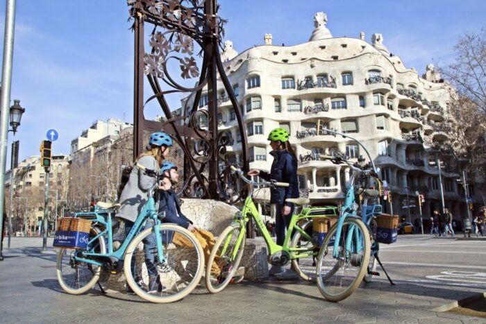 Barcelona: 2.5-Hour Bike or E-Bike Historical Tour - What to Expect on the Tour
