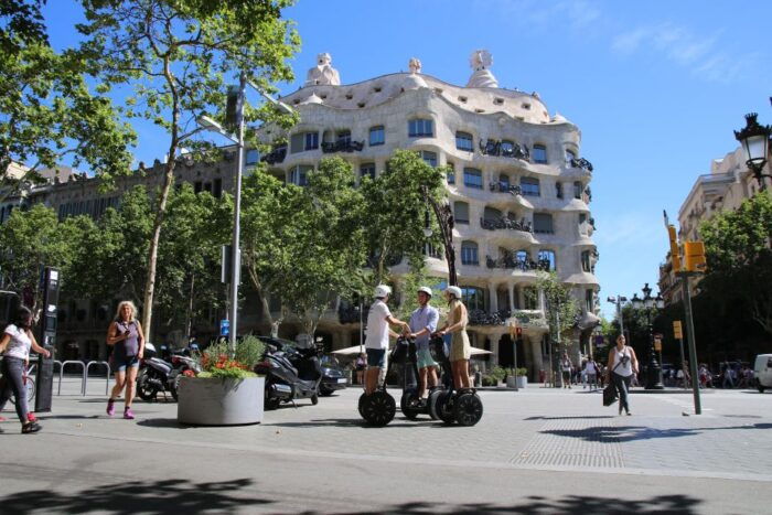 Barcelona: 2.5-Hour Gaudí Segway Tour - Safety and Requirements