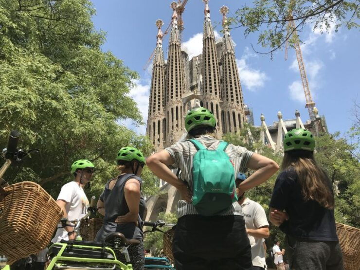 Barcelona: 2.5-Hour On the Trail of Gaudí E-Bike Tour - Tour Duration and Language Options