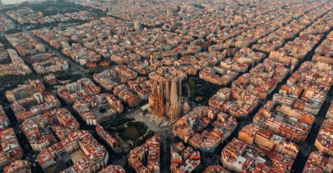 Barcelona: 2-Hour Guided Walking Tour - Tour Description