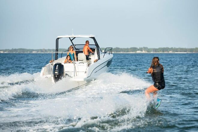 Barcelona: 2-hours Private Tour on a Motorboat - Included Services