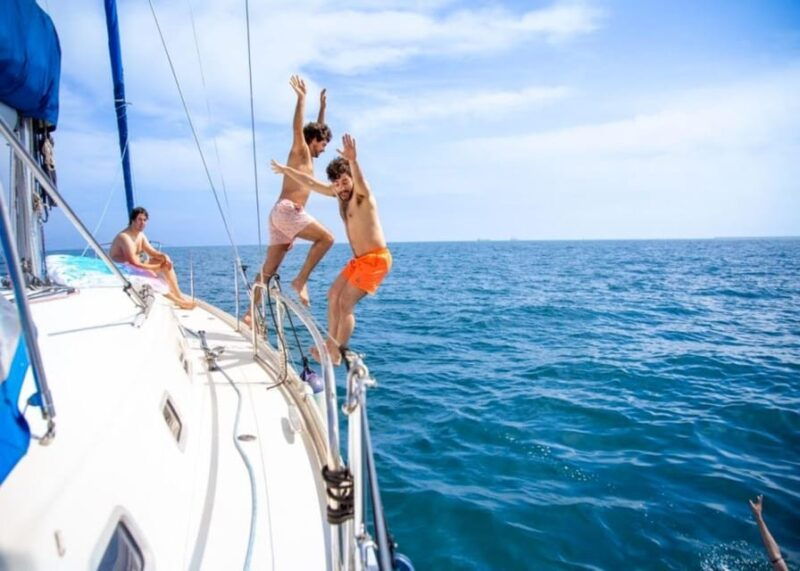 Barcelona : 2 Hours Sailing Tour With Snacks and Drinks - Key Points