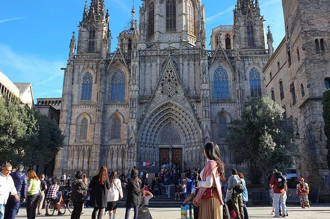 Barcelona 2-in-1 Walking Tour: Old Town Gaudí Street - Modern Streets and Architecture