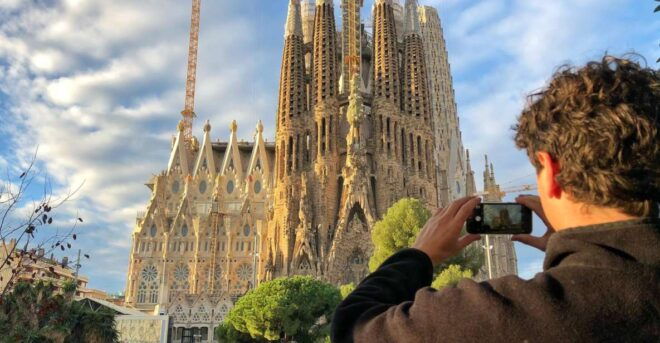 Barcelona: 3-Hour Bike Tour With a Local Guide - Tour Itinerary