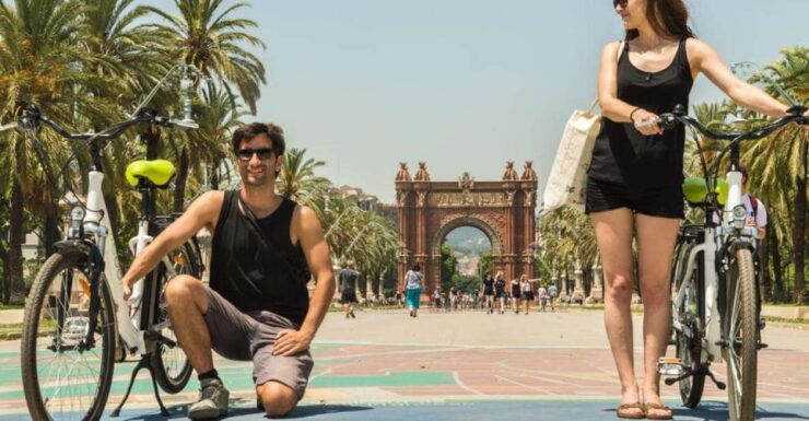 Barcelona: 4-Hour E-Bike Photography Tour - Experience Barcelonas Landmarks Up Close
