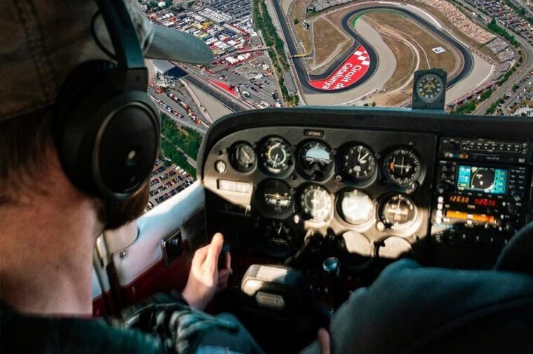 Barcelona: 45-Minute Formula 1 Circuit & Coastline Flight - Itinerary Details