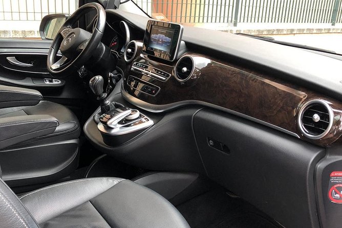 Barcelona Airport (BNC) to Port Aventura / Salou - Arrival Private Van Transfer - End Point and Expectations