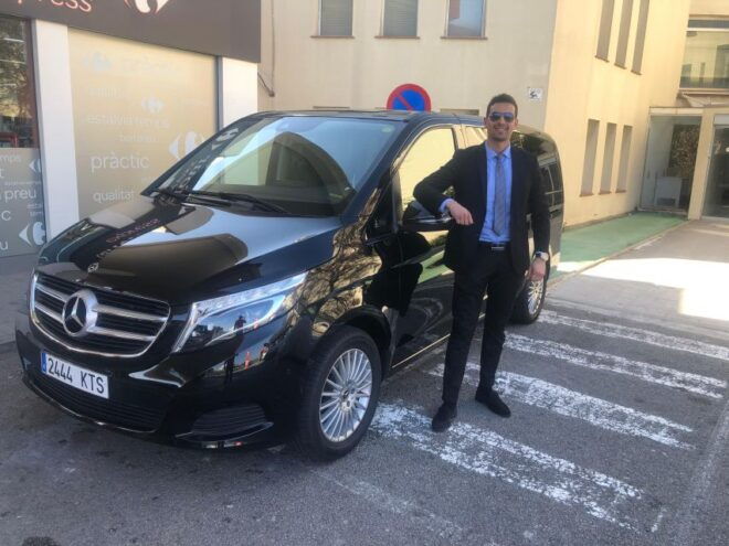 Barcelona Airport: Premium Transfer to Hotel in Barcelona - Inclusions and Optional Tips