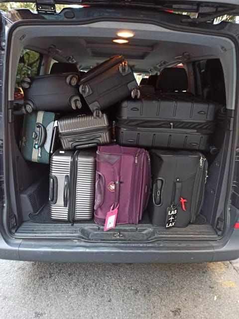 Barcelona: Airport Transfer 1 - 7 Passengers - Pickup and Experience