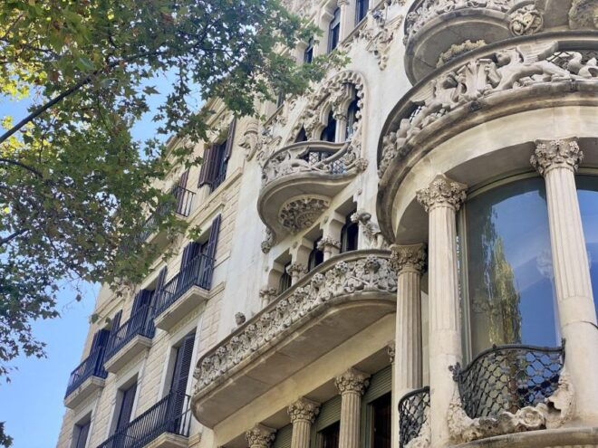 Barcelona: Architectural Wonders Self-Guided Audio Tour - Tour Description