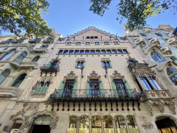 Barcelona: Architectural Wonders Self-Guided Audio Tour - The Sum Up