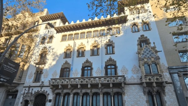 Barcelona: Architecture & Art Nouveau Audio Tour - Insights From Local Expert