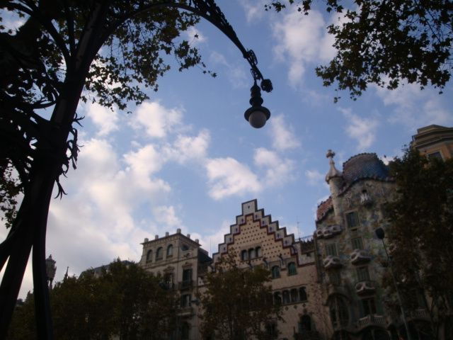 Barcelona: Art Nouveau & Gaudí Tour - Tour Experience