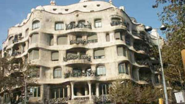 Barcelona Audioguide - Travelmate App for Your Smartphone - The Sum Up