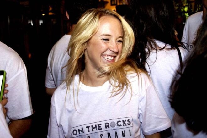 Barcelona Bar Crawl: 4+ Venues, Free Shots, Free Club Entry - Language Options