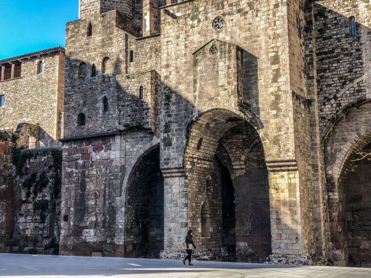 Barcelona: Barri Gotic Small Group Walking Tour - History and Culture of the Area