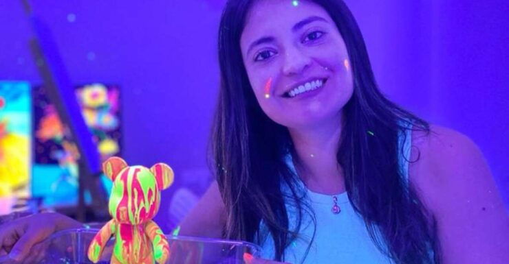 Barcelona: Bear-brick Fluorescent Painting Wine and Art - Customization Options