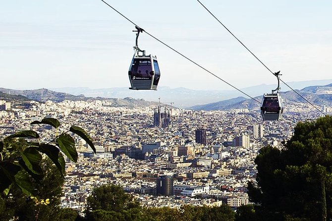 Barcelona Best Views: Old Town, Cable Car, Montjuic Castle & Magic Fountain Show - Exploring Barcelonas Old Town