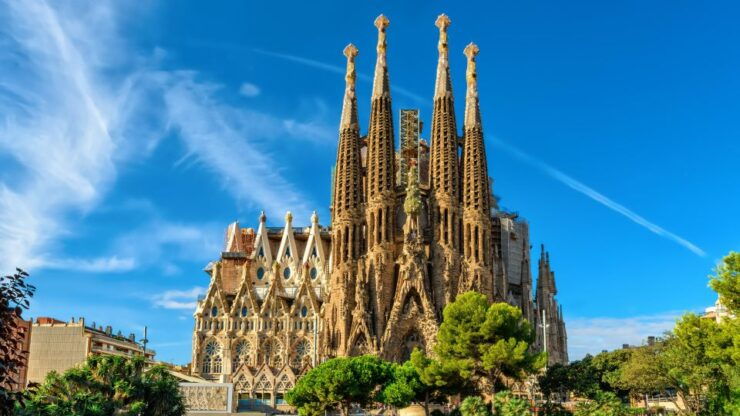 Barcelona: Bike Tour & Sagrada Familia Skip-the-Line Tickets - Experience Highlights