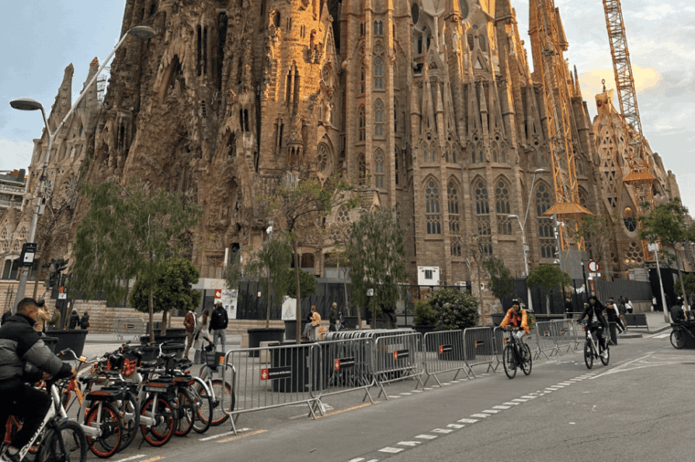 Barcelona: Bike Tour With Local Private Guide - Itinerary Highlights