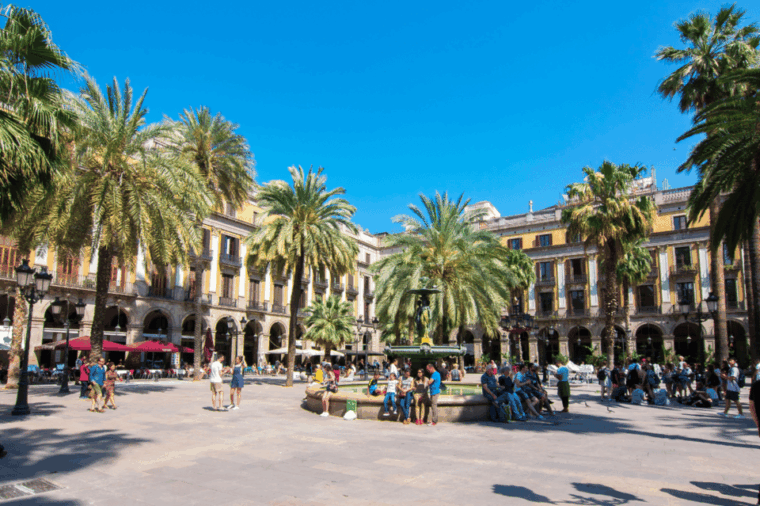 Barcelona: Bike Tour With Local Private Guide - Exploring Iconic Sights
