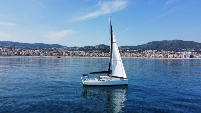 Barcelona: Blue Horizon Sailboat Cruise - Inclusions
