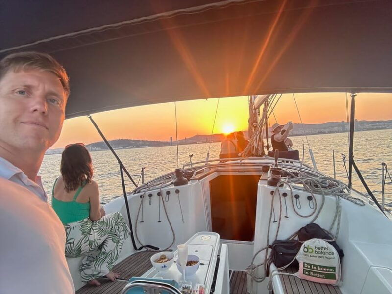 Barcelona: Boat Trip With Champagne - Activity Overview