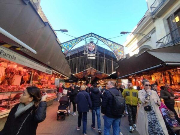 Barcelona: Boqueria Market & Barrio Gotico Street Food Tour - Language Options