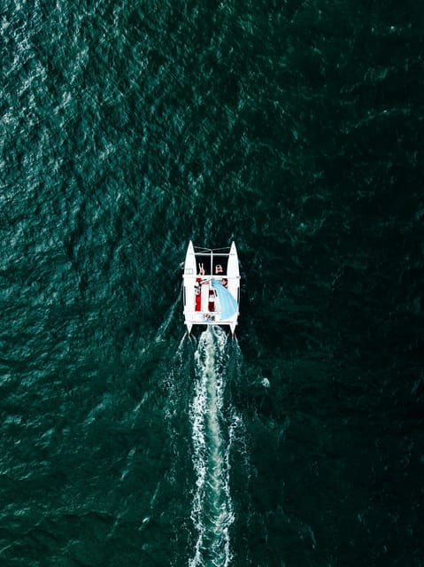 Barcelona by Air and Sea: Montjuic, Cable Car, Beach and Catamaran. - Playa De San Sebastián: Seaside Stroll