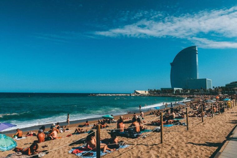 Barcelona by Air and Sea: Montjuic, Cable Car, Beach and Catamaran. - Catamaran Sailing: Coastal Cruising