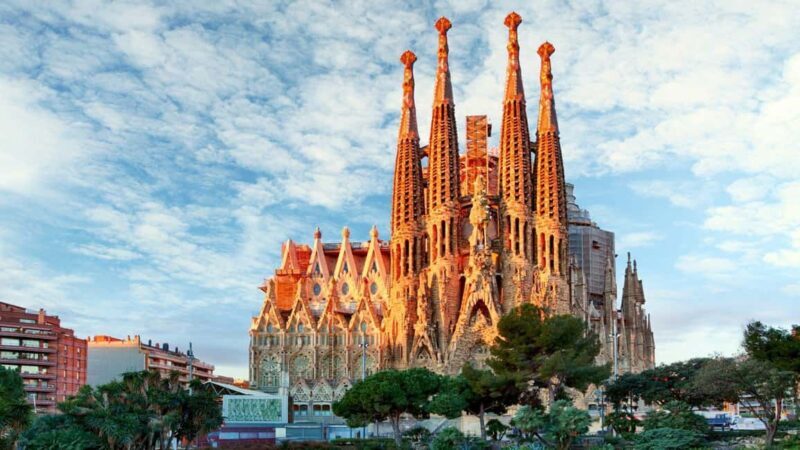 Barcelona by Heart Private Tour: Romantic Walk Through Time - Good To Know