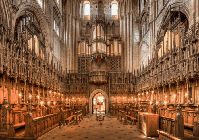 Barcelona Cathedral: Sunrise Tour & Traditional Breakfast - Exploring the Cathedral