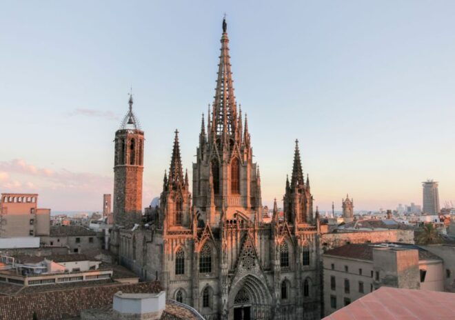 Barcelona Cathedral: Ticket, Guided Tour and VR Experience - Detailed Cathedral Exploration