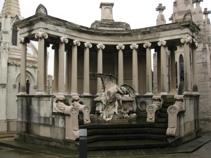 Barcelona: Cemetery Tour - Gothic Graves & Local History - The Legacy of Montjuic Cemetery