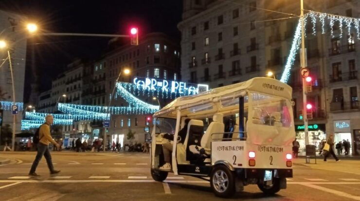 Barcelona: Christmas Lights Tour by Private Eco Tuk Tuk - Activity Highlights