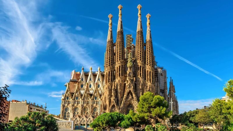 Barcelona city and Sagrada Familia Half-Day Tour with Hotel Pick-Up - A quick city overview, ending at Gaudí’s basilica