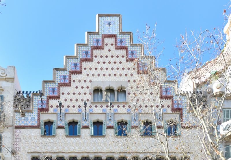 Barcelona city and Sagrada Familia Half-Day Tour with Hotel Pick-Up - Passeig de Gràcia: Modernista façades up close