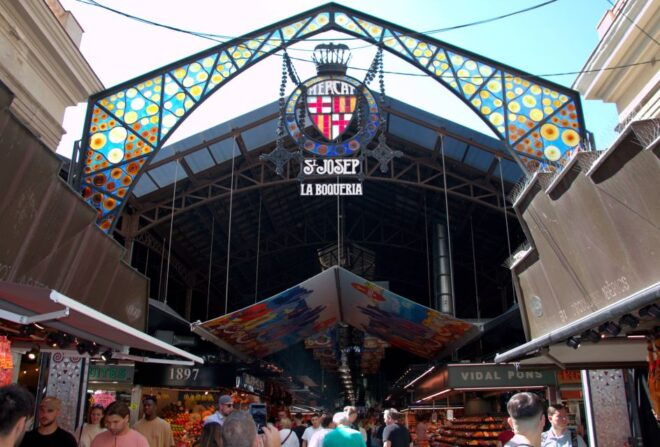 Barcelona City: El Raval and Gothic Quarter Audio Tour - Tour Description