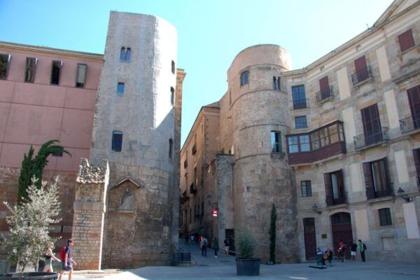Barcelona City: El Raval and Gothic Quarter Audio Tour - The Sum Up