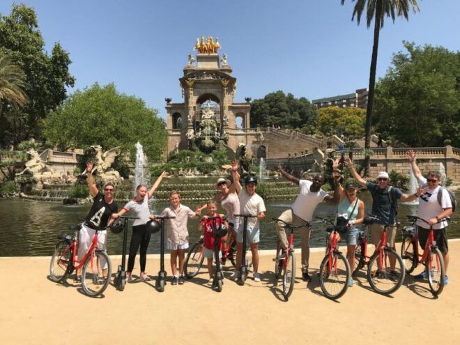 Barcelona: City Highlights 2,5h Tour by Bike/E-Bike/ E-Step - Experience