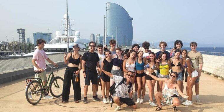 Barcelona: City Highlights Bike Tour With Locals - Suitability for All Biking Levels