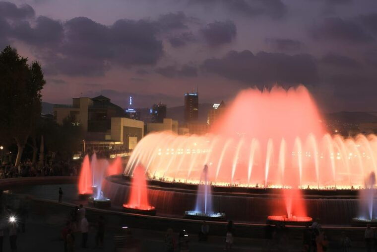 Barcelona: City Highlights Evening Walking Tour - Tour Itinerary