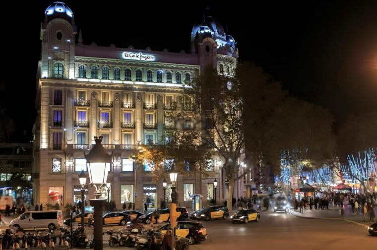 Barcelona: City Highlights Evening Walking Tour - The Magic Fountain of Montjuïc