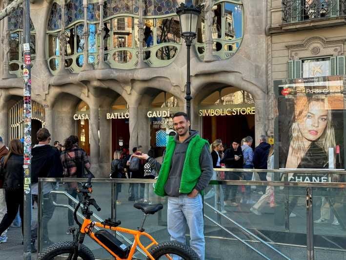 Barcelona: City Highlights Guided Bike/e-Bike Tour - Tour Experience