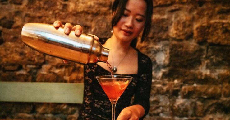 Barcelona: Cocktail Master Class by Mixologist With Tapas - Experience a Mixologists Expertise