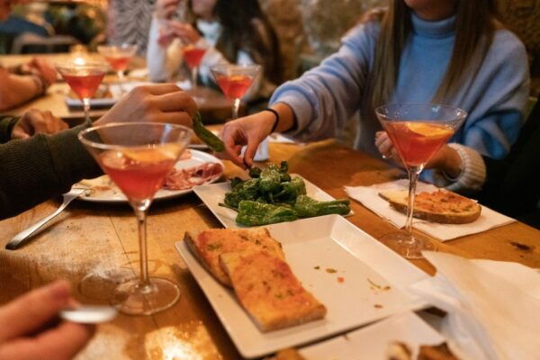Barcelona: Cocktail Master Class by Mixologist With Tapas - The Sum Up