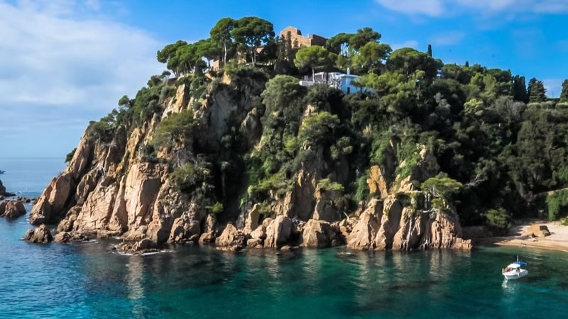 Barcelona Costa Brava & Tossa de Mar Day Tour with Dining - A coastal day away from Barcelona