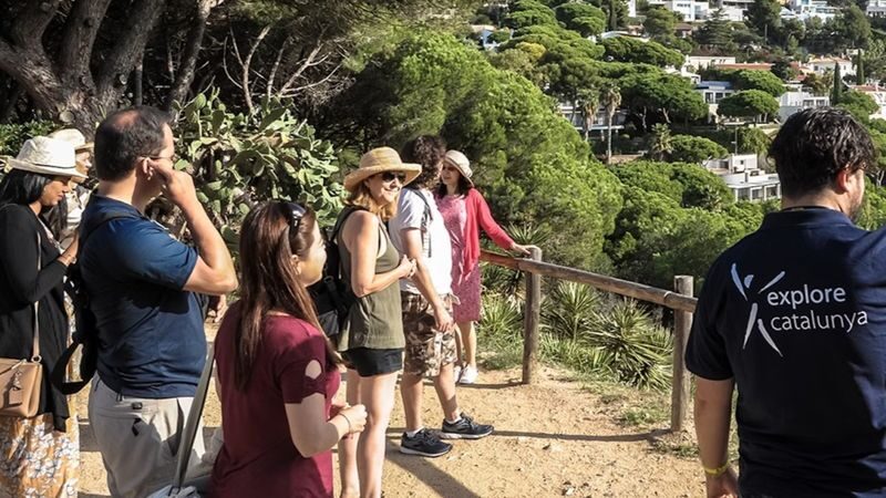 Barcelona Costa Brava & Tossa de Mar Day Tour with Dining - Dining included, with the menu still a question