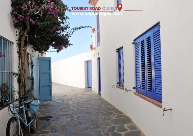 Barcelona: Dalí, Portlligat House-Museum & Cadaqués - Discovering the Charming Town of Cadaqués