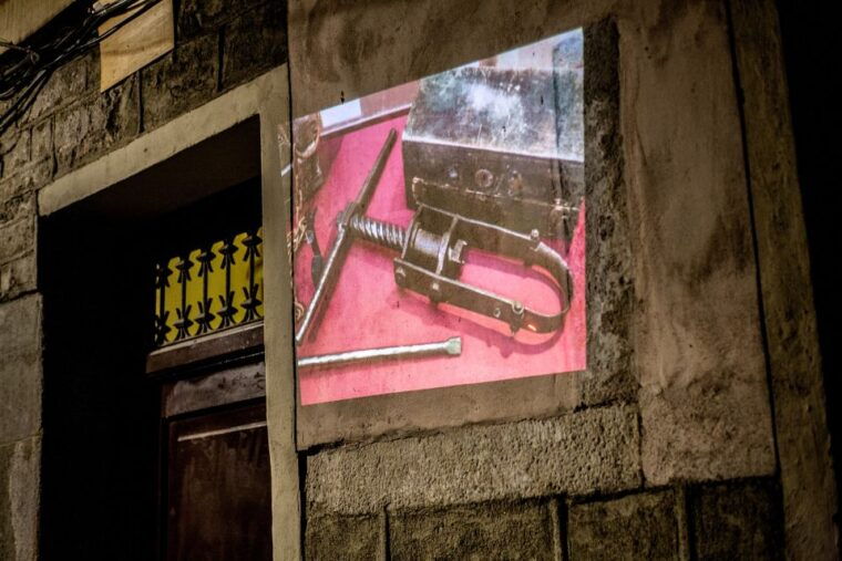 Barcelona: Dark History Night Walking Tour - The Role of Visual Aids